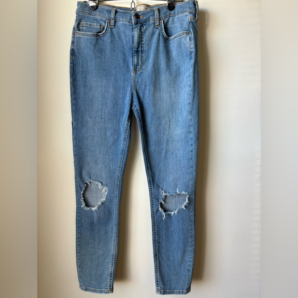 FP- Free People- Blue Jeans- Size- 31 R- Excellent Pre Owned - No Stains.